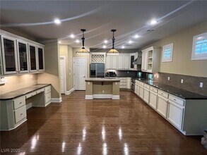 8371 Legacy Arbor St in Las Vegas, NV - Building Photo - Building Photo