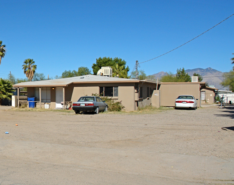 Pioneer Apartments in Tucson, AZ - Building Photo