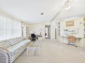 1719 Hilton Head Blvd in Lady Lake, FL - Building Photo - Building Photo