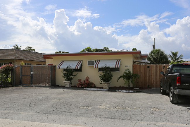 1516-1520 N Dixie Hwy in Fort Lauderdale, FL - Building Photo - Building Photo