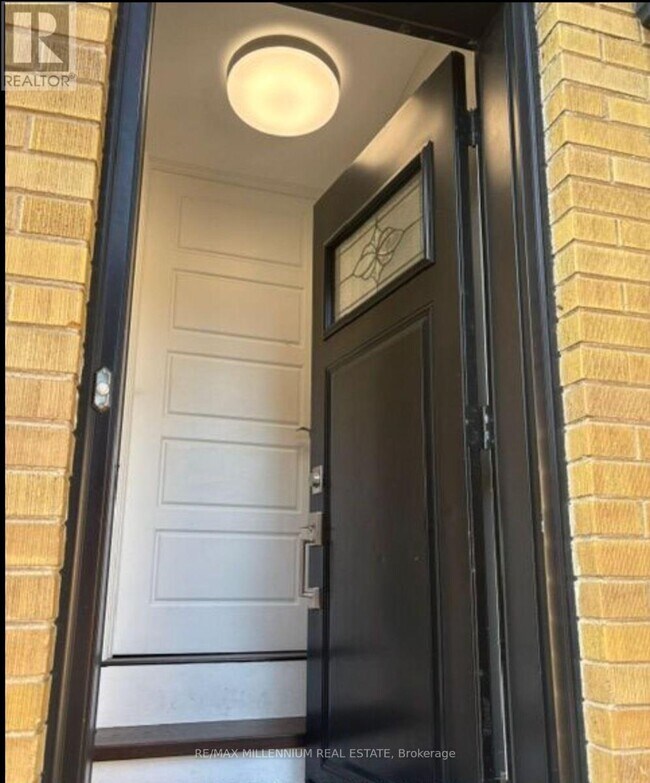 1341 Freeport Dr in Mississauga, ON - Building Photo - Building Photo