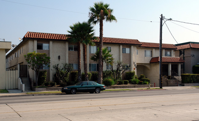 4203 W Rosecrans Ave in Hawthorne, CA - Building Photo - Building Photo