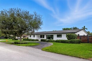 8341 SW 87th Terrace in Miami, FL - Building Photo