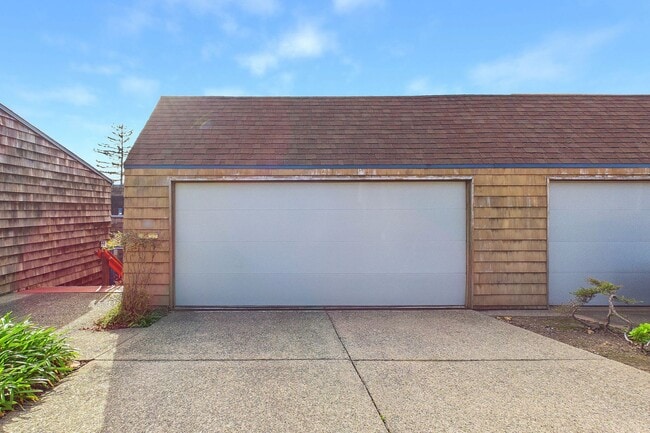 56 Sereno Cir in Oakland, CA - Building Photo - Building Photo