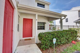 12554 Westhampton Cir-Unit -E in Wellington, FL - Foto de edificio - Building Photo