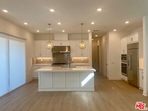 26666 Beartown Ln in Valencia, CA - Building Photo - Building Photo