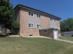 616 W Washington St in Dodgeville, WI - Foto de edificio - Building Photo