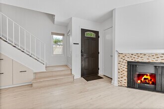 10341 Canoga Ave in Chatsworth, CA - Building Photo - Building Photo