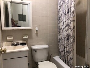 44-25 Douglaston Pkwy-Unit -2 in Queens, NY - Building Photo - Building Photo