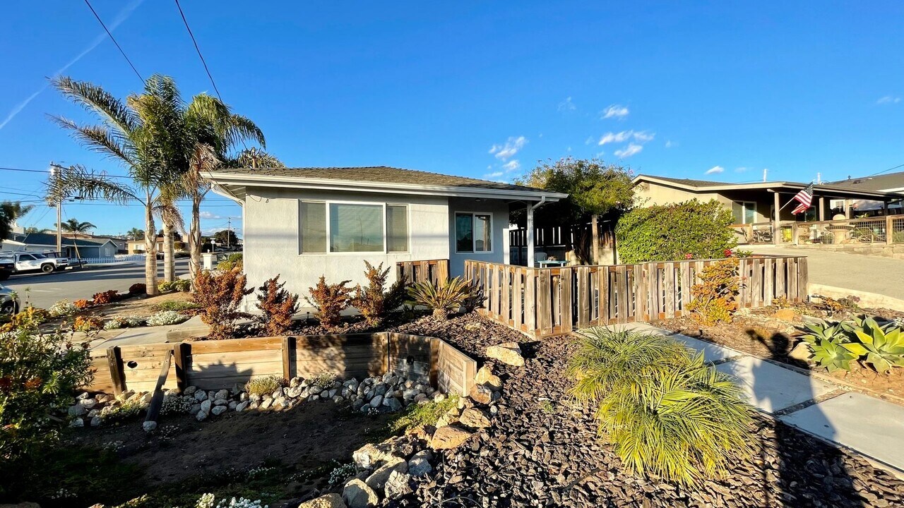 301 Atlantic City Ave in Grover Beach, CA - Building Photo