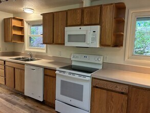 6380 Failing St in West Linn, OR - Building Photo - Building Photo