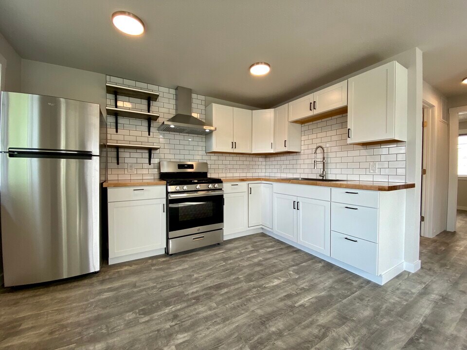 1033 Juneau St, Unit 1033 in Anchorage, AK - Building Photo