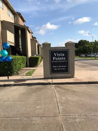 Vista Pointe Apartments in La Porte, TX - Foto de edificio - Building Photo