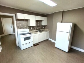 664 Headland Ave in Dothan, AL - Building Photo - Building Photo