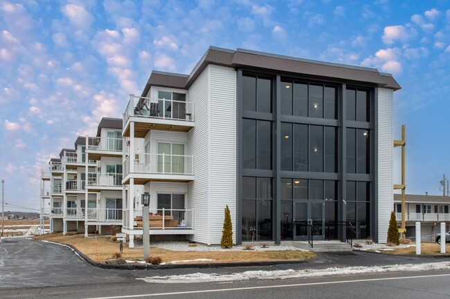 493 Ocean Blvd in Hampton, NH - Building Photo - Building Photo