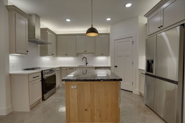 108 Cardinal Wds in Granbury, TX - Building Photo - Building Photo