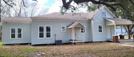 2105 Laurel Ave in Beaumont, TX - Building Photo - Building Photo