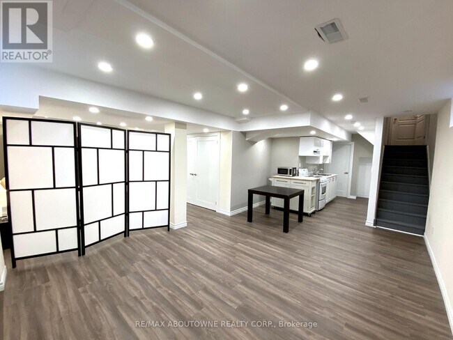 4640 Doug Wright Dr in Burlington, ON - Building Photo - Building Photo