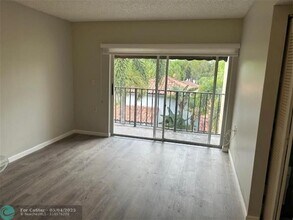 1089 Benoist Farms Rd in West Palm Beach, FL - Building Photo - Building Photo