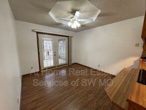 941 W Crestview St in Springfield, MO - Building Photo - Building Photo