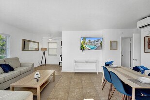 335 Desoto St in Hollywood, FL - Building Photo