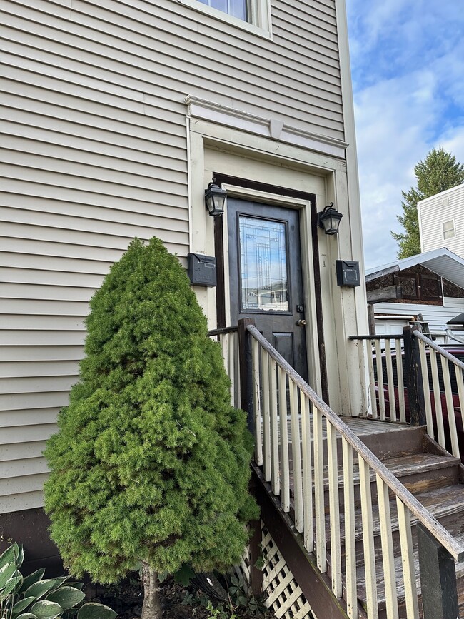 7 Grove St in Waterford, NY - Building Photo - Building Photo