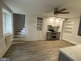 2063 Hill Rd in Perkiomenville, PA - Building Photo