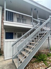 2250 Bering Dr, Unit 98 in Houston, TX - Building Photo - Building Photo