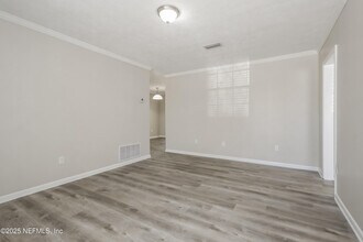 8371 Fury Dr in Jacksonville, FL - Building Photo - Building Photo
