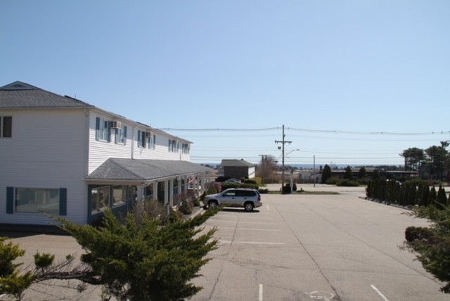 Ogunquit Plaza and Apartments in Ogunquit, ME - Building Photo