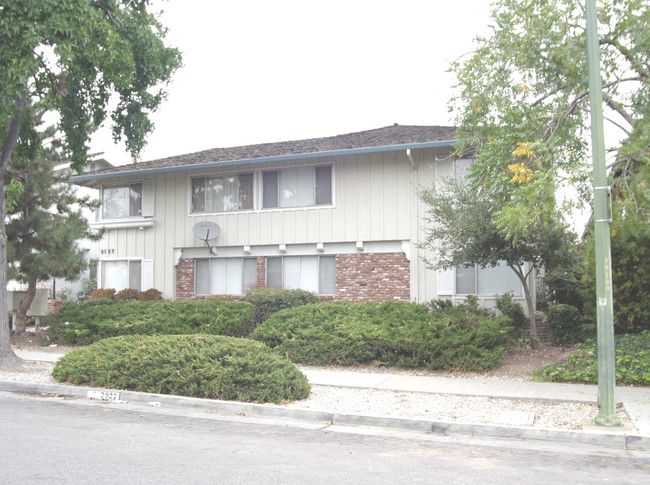 2927 Magliocco Dr in San Jose, CA - Foto de edificio - Building Photo