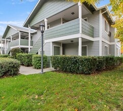 Parkside Village in Medford, OR - Building Photo - Building Photo