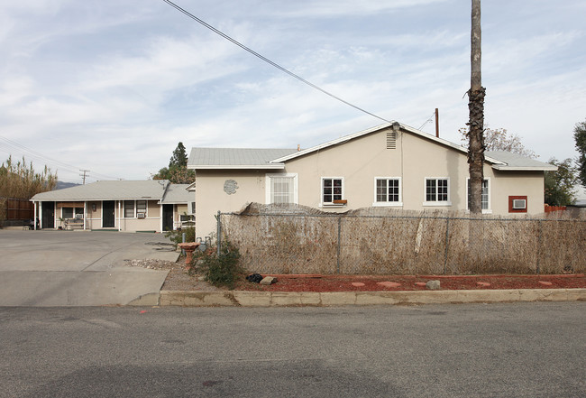 17586-17596 Grand Ave in Lake Elsinore, CA - Foto de edificio - Building Photo