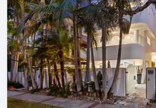 120 Mast Mall in Marina Del Rey, CA - Building Photo - Building Photo