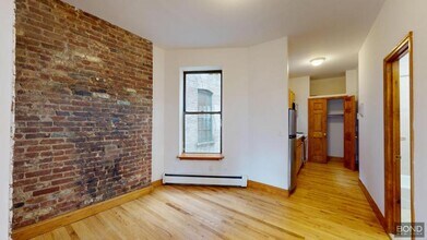 814 10th Ave in New York, NY - Building Photo - Building Photo