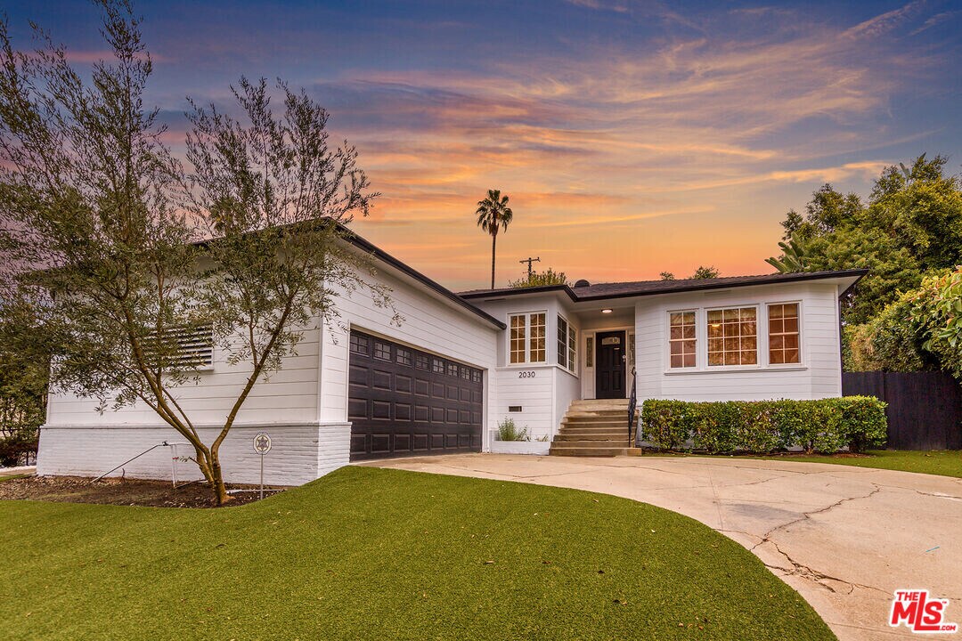 2030 Castle Heights Ave in Los Angeles, CA - Building Photo