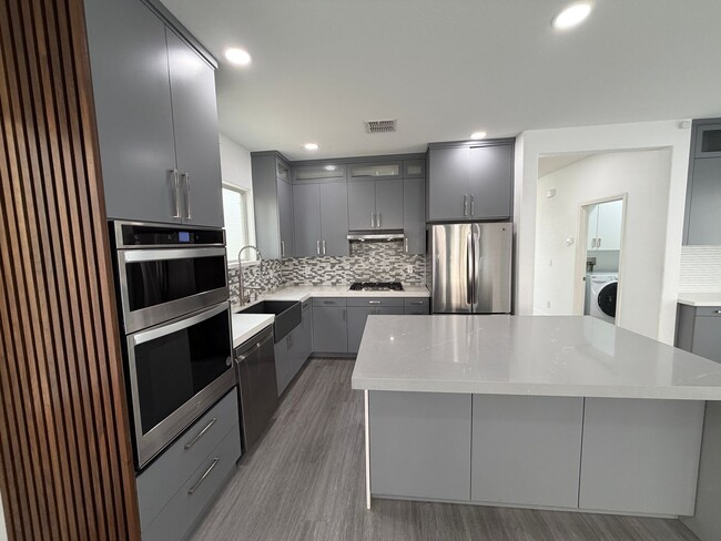 6736 Donside Ct in Las Vegas, NV - Building Photo - Building Photo