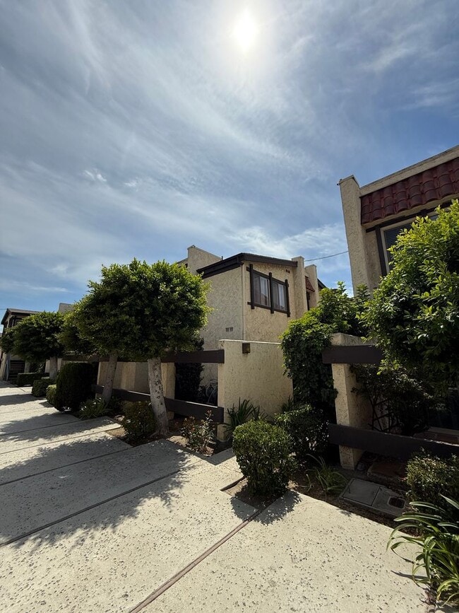 property at 1218 Temple City Blvd