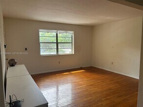 7865 SW 57th Ave in South Miami, FL - Building Photo - Building Photo