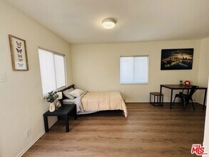 644 W 81st St in Los Angeles, CA - Building Photo - Building Photo
