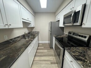 5325 Summerlin Rd in Ft. Myers, FL - Foto de edificio - Building Photo