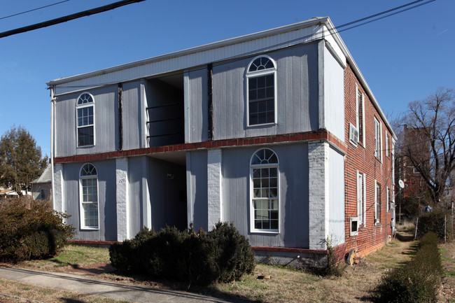 229 Wheeler St in Winston-Salem, NC - Foto de edificio - Building Photo