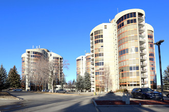 7030 Coach Hill Rd SW in Calgary, AB - Building Photo - Building Photo