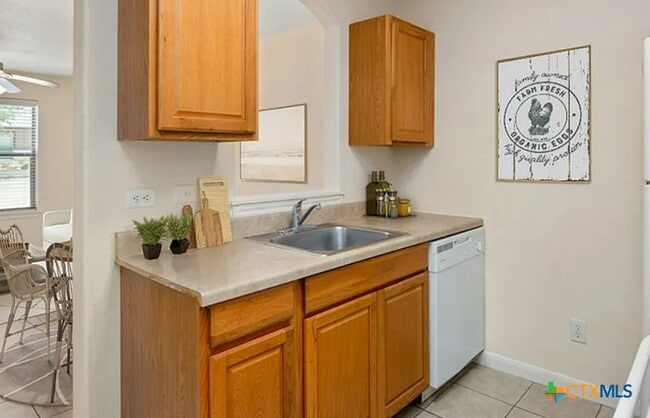 1239 Clearview Canyon-Unit -1239 in Canyon Lake, TX - Building Photo - Building Photo