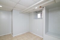 424 Tyson Ave, Unit Basement Unit photo'