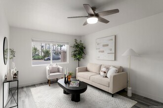 4654 33rd St, Unit 9 in San Diego, CA - Building Photo - Building Photo