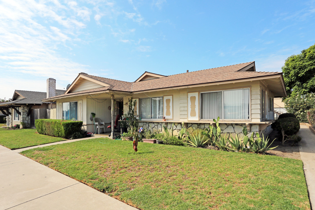 16691 Tunstall Ln in Huntington Beach, CA - Building Photo