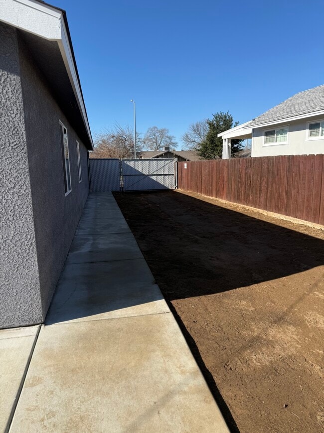 1147 Dewitt Ave in Clovis, CA - Building Photo - Building Photo