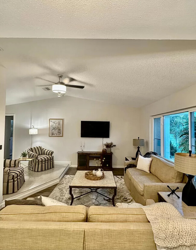 1535 Ultramarine Ln in Punta Gorda, FL - Foto de edificio - Building Photo