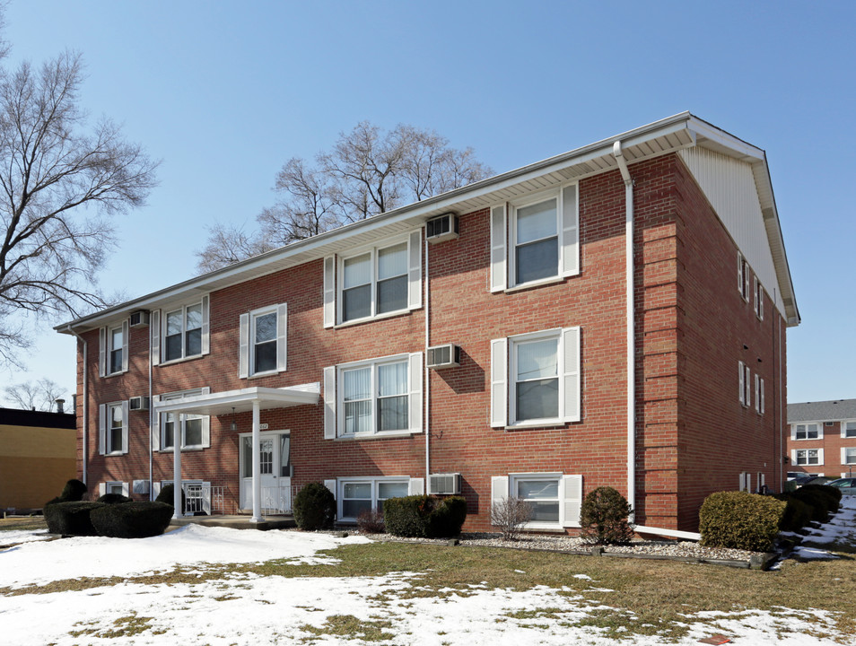 1062 S York Rd in Bensenville, IL - Foto de edificio